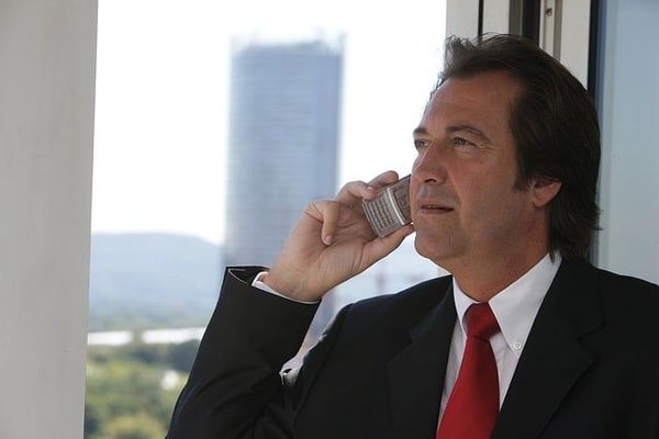 Qu’est-ce qu’un courtier bancaire et quel rôle joue-t-il dans le secteur financier ?
