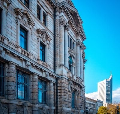 Pourquoi vendre son bien immobilier par l'intermédiaire d'une agence ?
