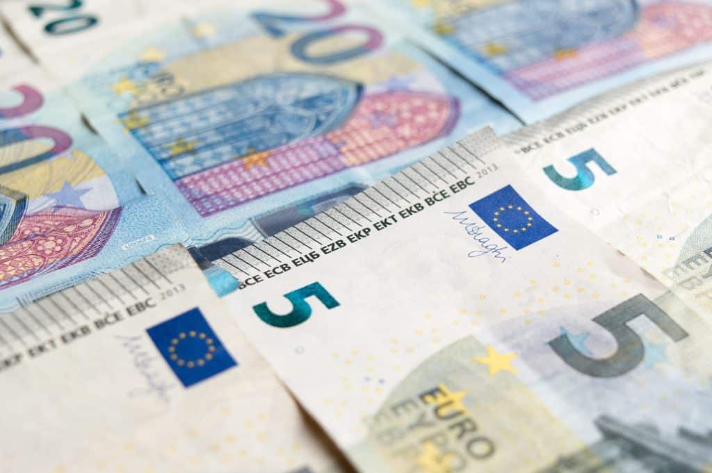 Est-il possible de retirer 25 euros ?